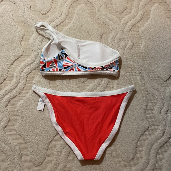 NWT women’s Aerie one should bikini. Large bottom. Medium top - Picture 2 of 4
